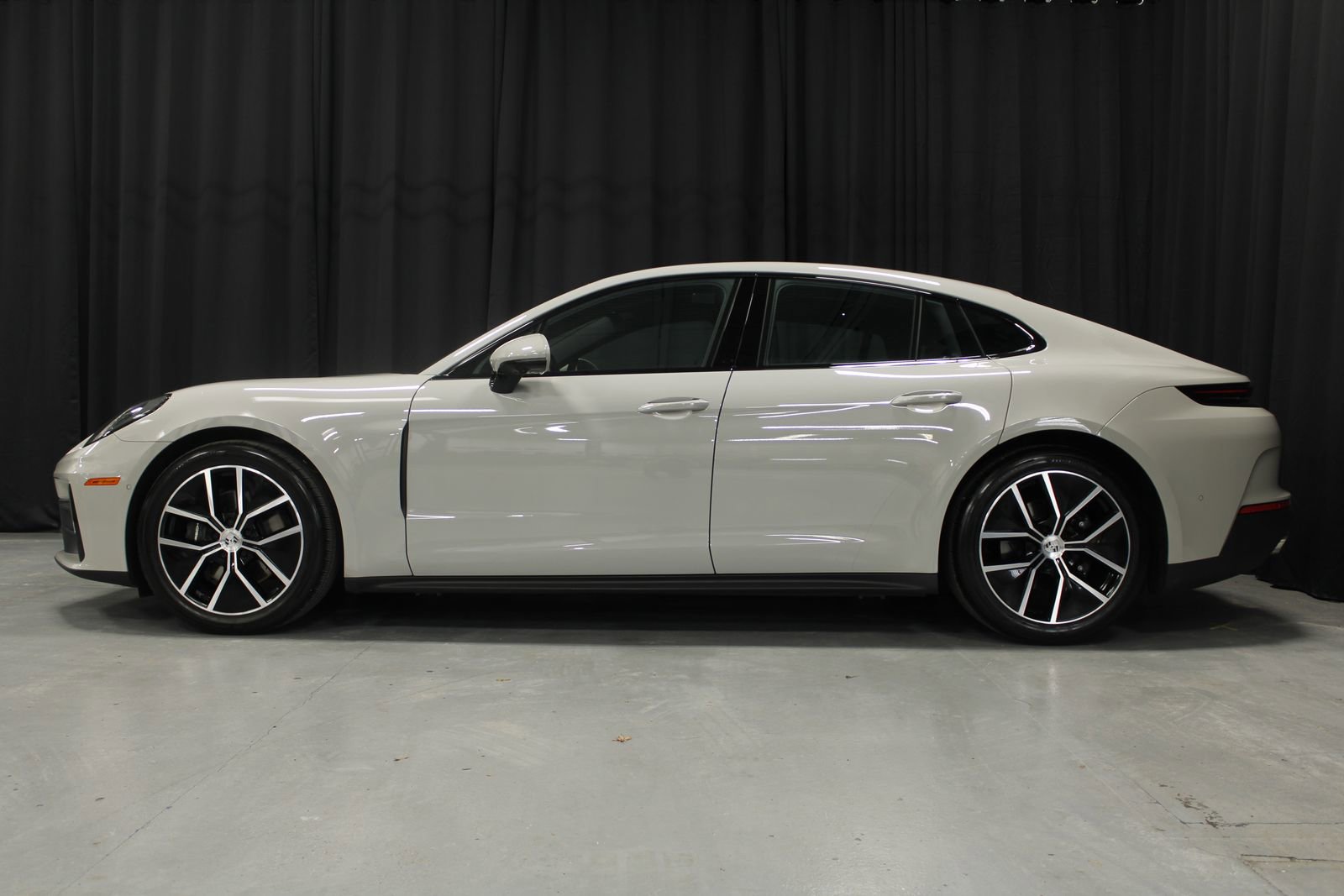 Used 2025 Porsche Panamera 4 image 2