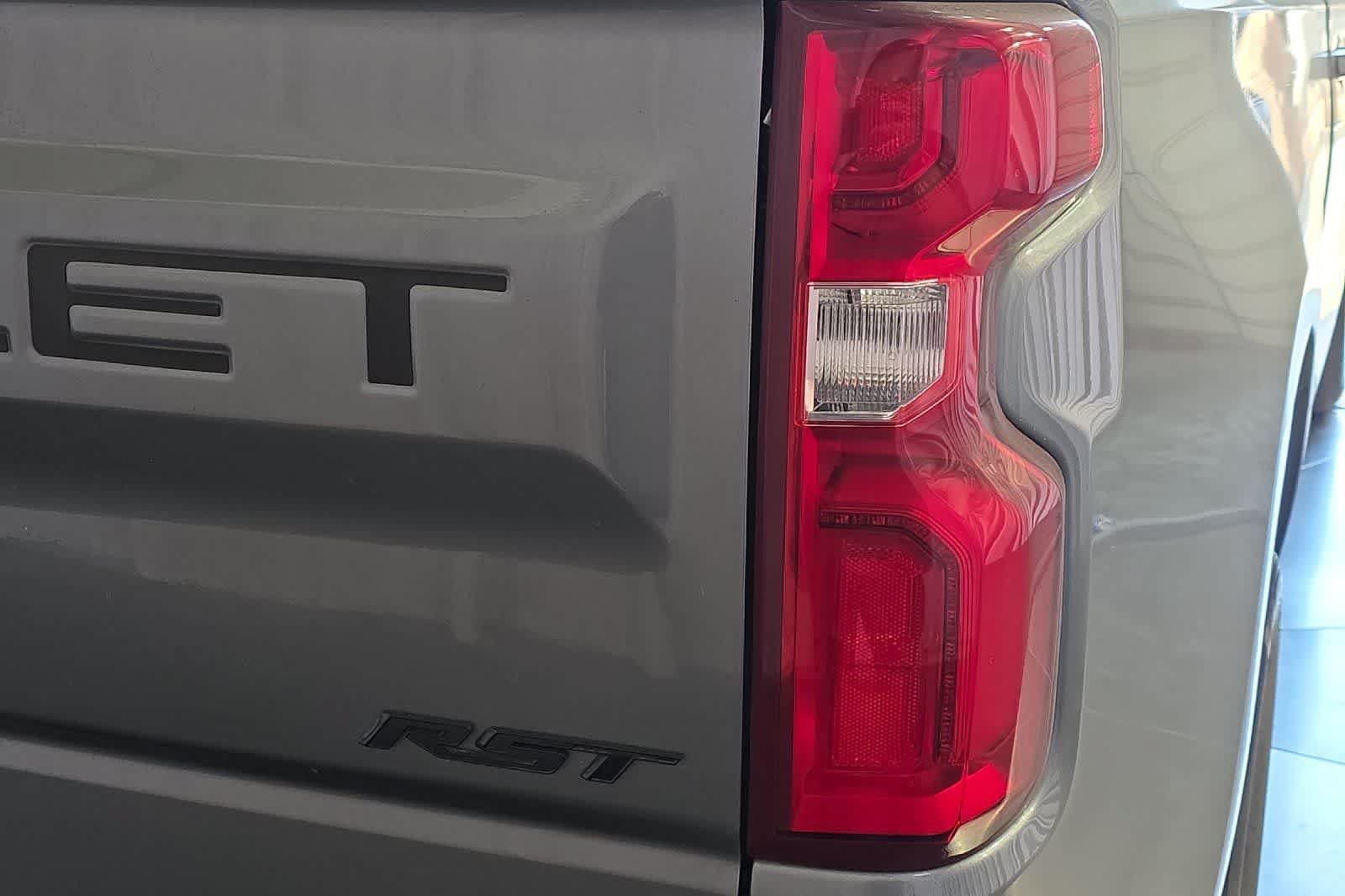 Used 2021 Chevrolet Silverado 1500 RST w/ Bed Protection Package AWD/4WD image 13
