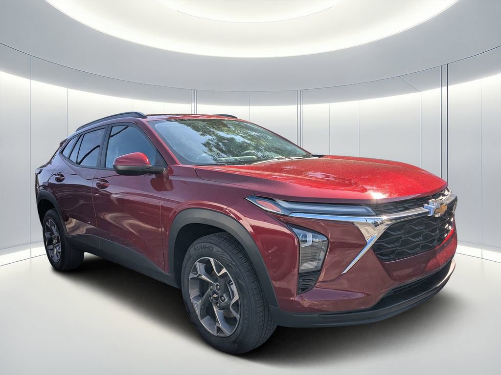 Used 2025 Chevrolet Trax LT FWD image 1