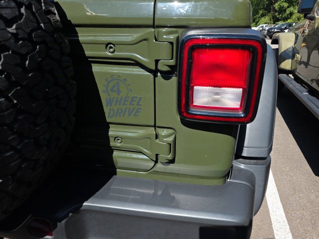 Used 2024 Jeep Wrangler Unlimited AWD/4WD image 9