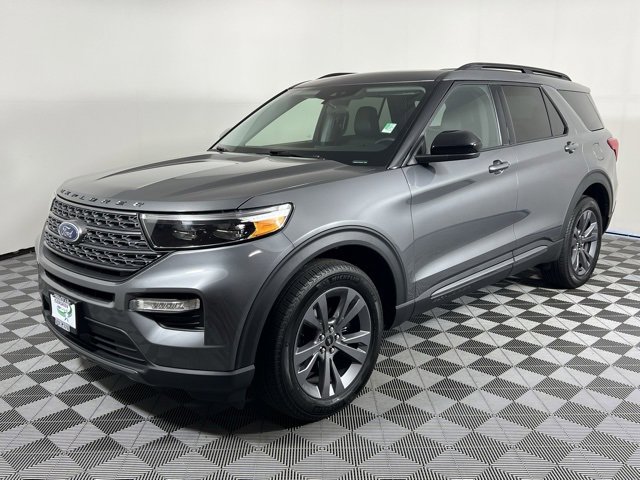 Used 2023 Ford Explorer XLT w/ XLT Sport Appearance Package image 3