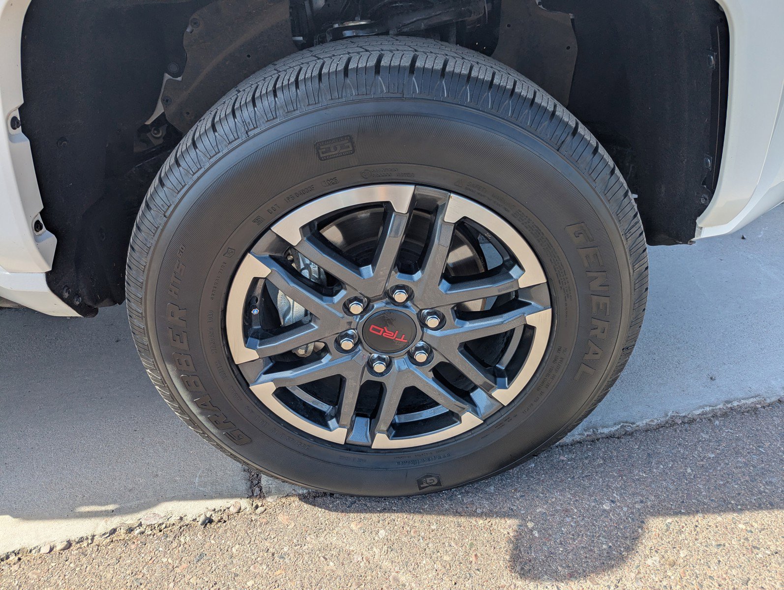 Used 2025 Toyota Tacoma TRD Sport image 9