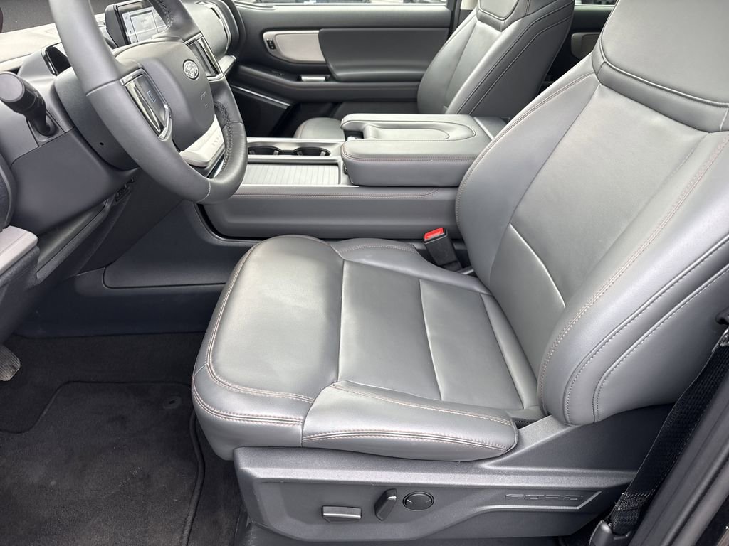 Used 2025 Ford Expedition Max Active image 9