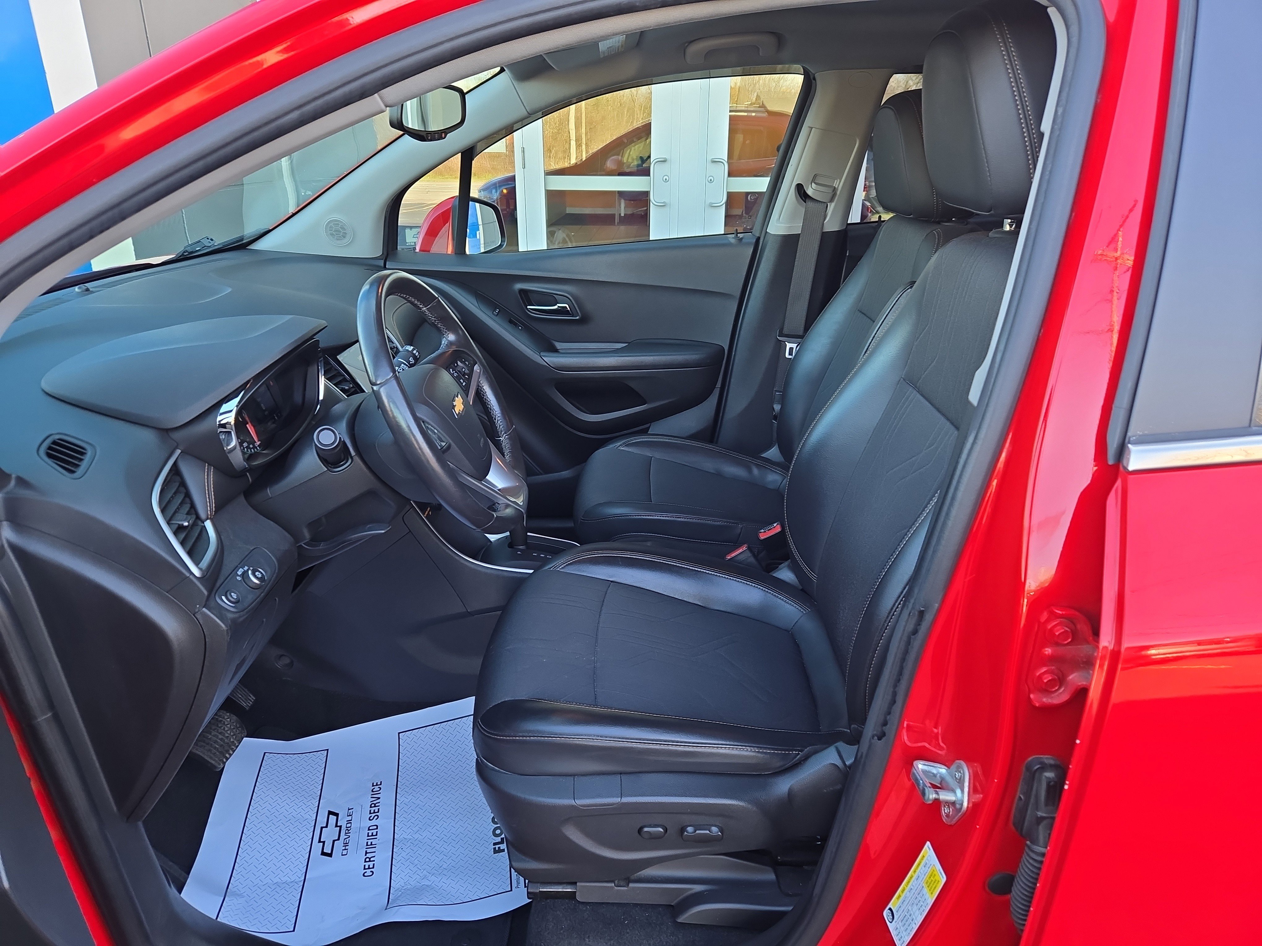 Used 2020 Chevrolet Trax LT w/ LT Convenience Package image 5