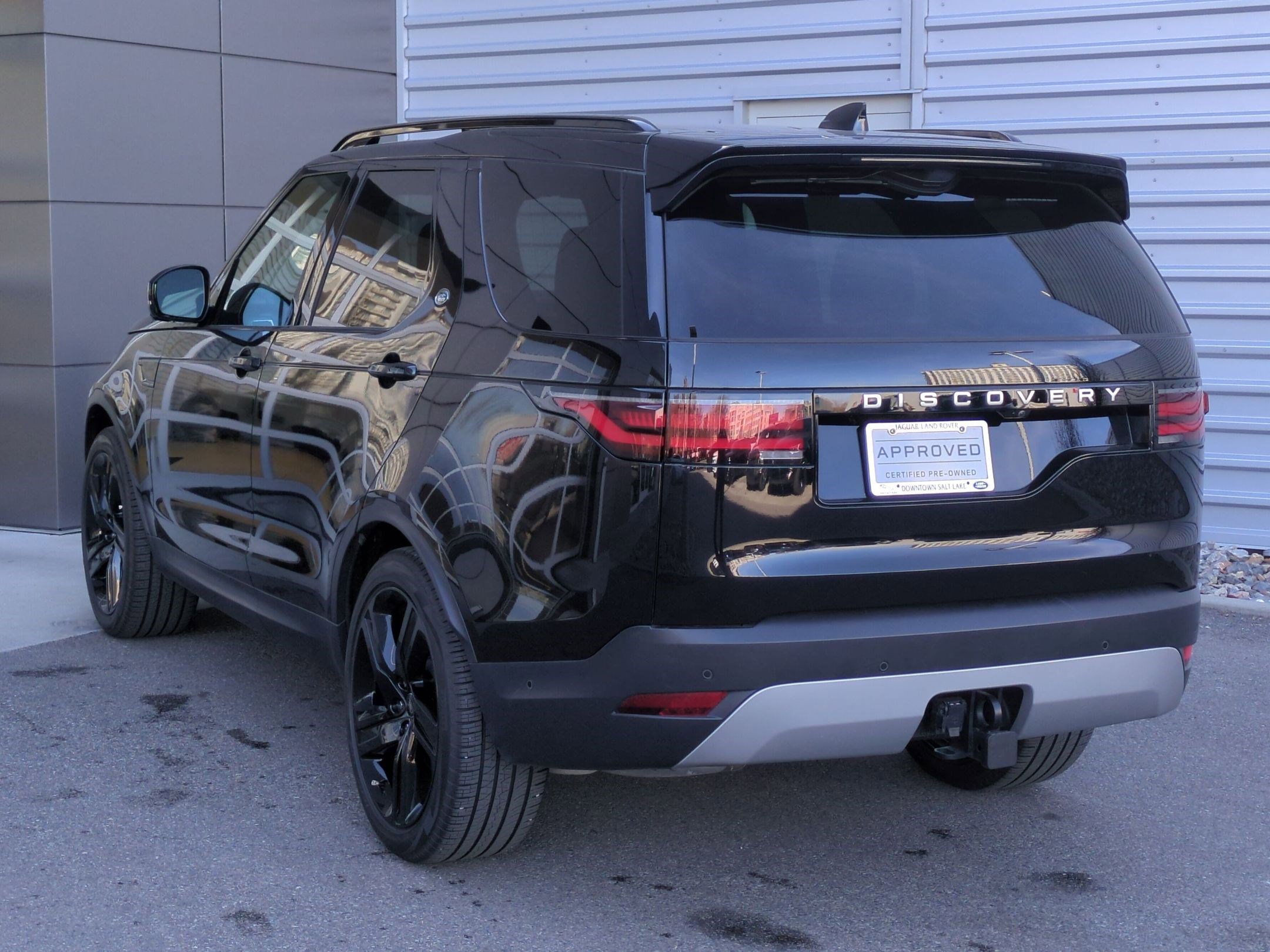 Used 2025 Land Rover Discovery S image 10