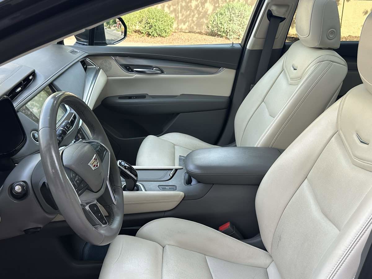 Used 2017 Cadillac XT5 Luxury w/ Driver Awareness Package image 11