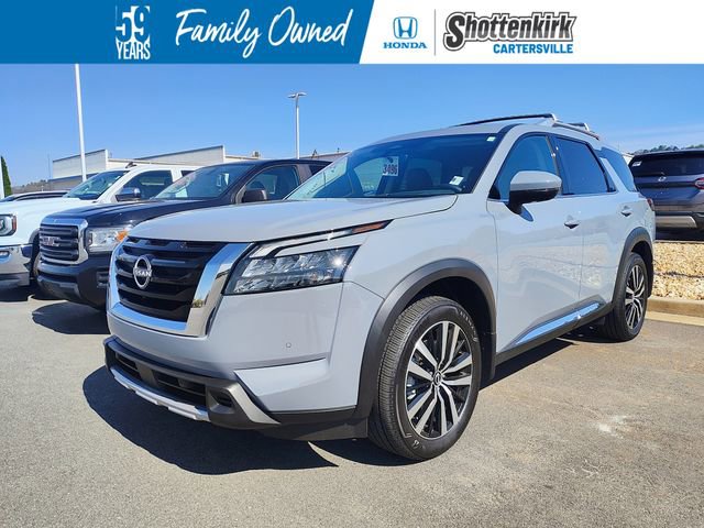 Used 2025 Nissan Pathfinder Platinum image 1
