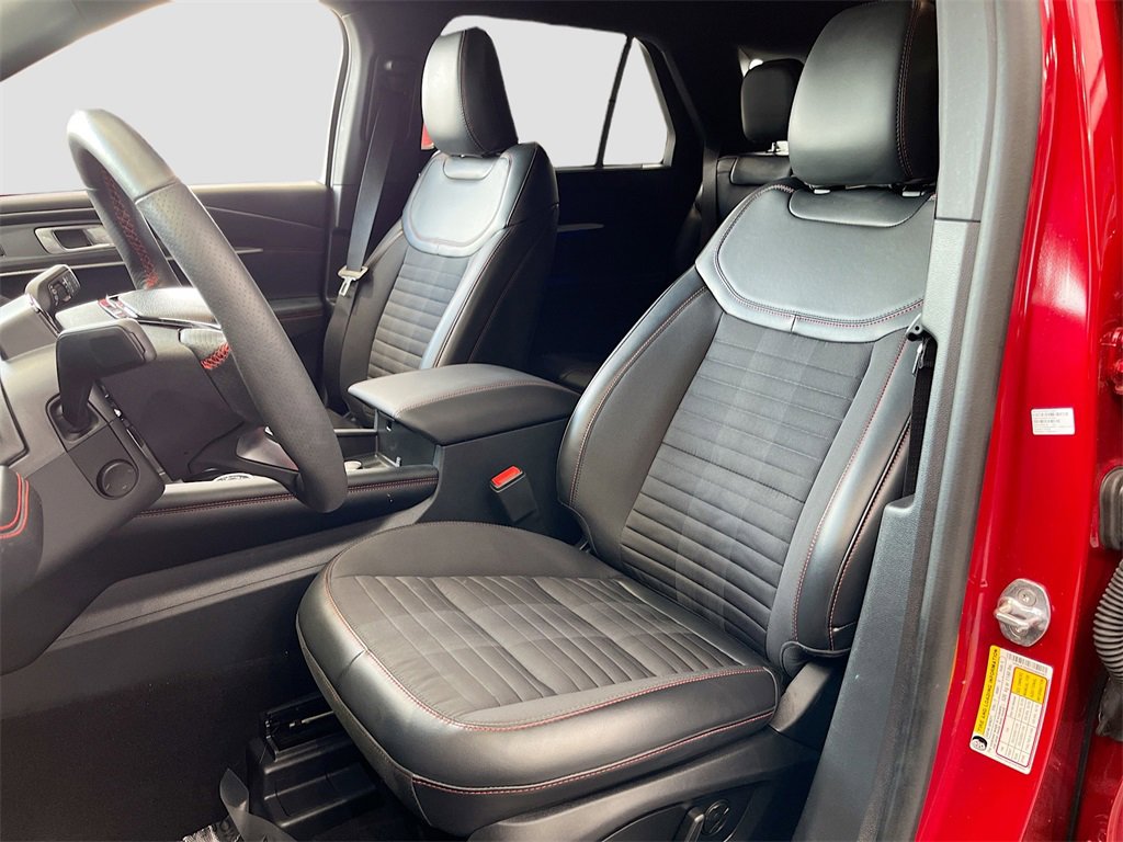 Used 2025 Ford Explorer ST-Line w/ Premium Package image 22