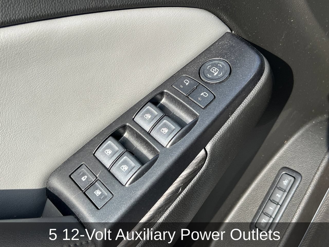 Used 2018 Chevrolet Tahoe LT RWD image 11
