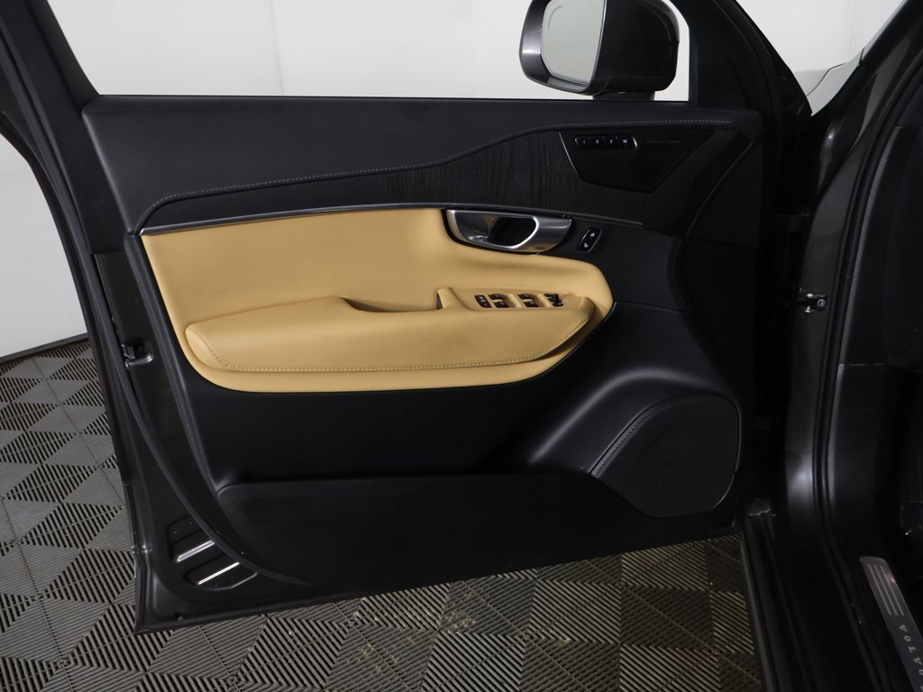 Used 2024 Volvo XC90 B6 Ultimate w/ Protection Package Premier image 29