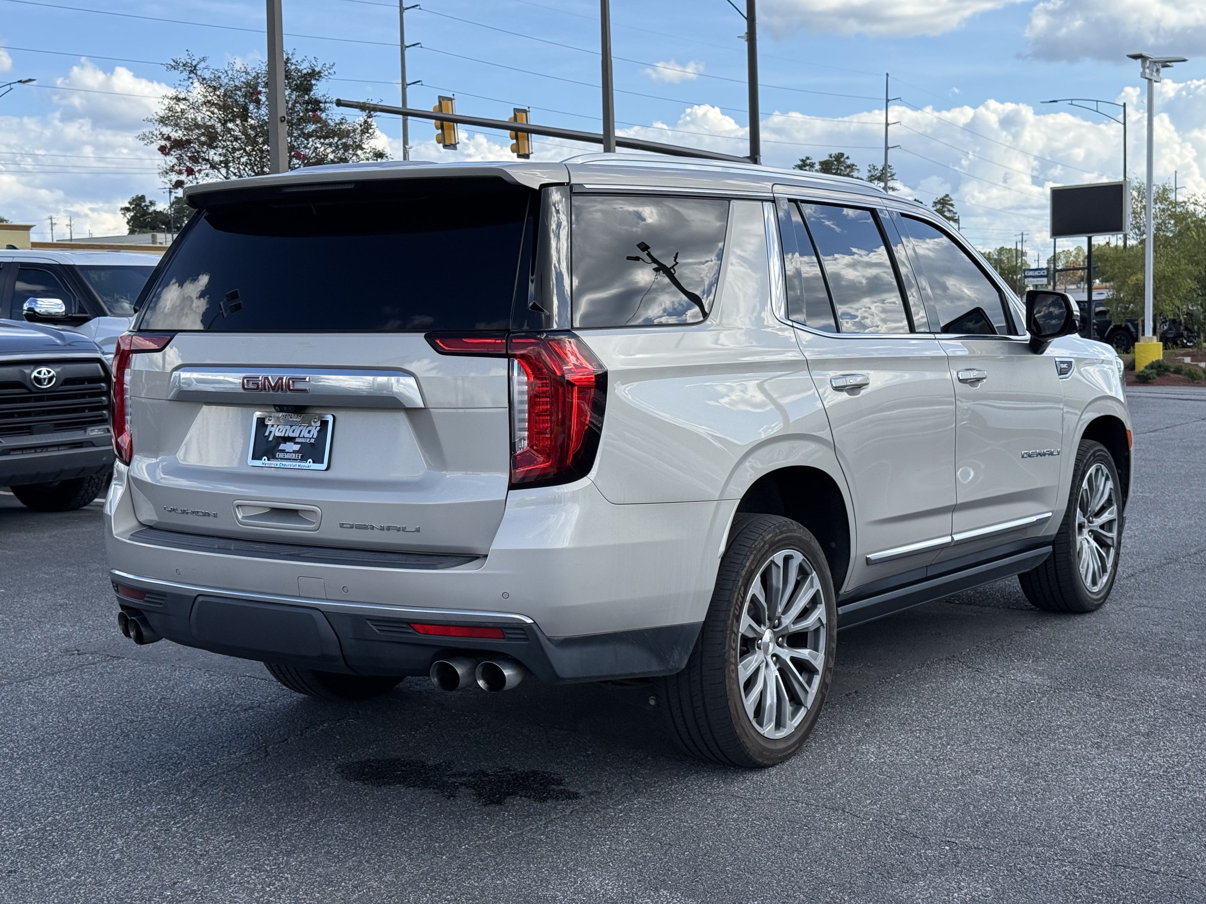 Used 2021 GMC Yukon Denali w/ Denali Premium Package RWD image 11
