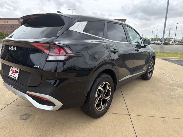Used 2024 Kia Sportage LX image 4