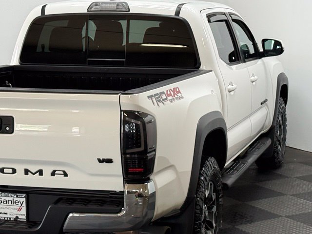 Used 2019 Toyota Tacoma TRD Off-Road AWD/4WD image 12