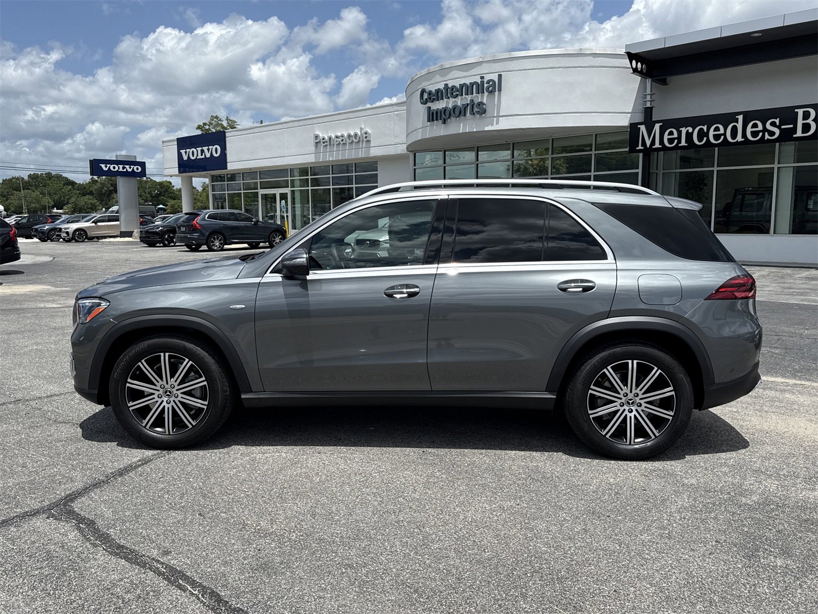 New 2025 Mercedes-Benz GLE 450e 4MATIC image 2