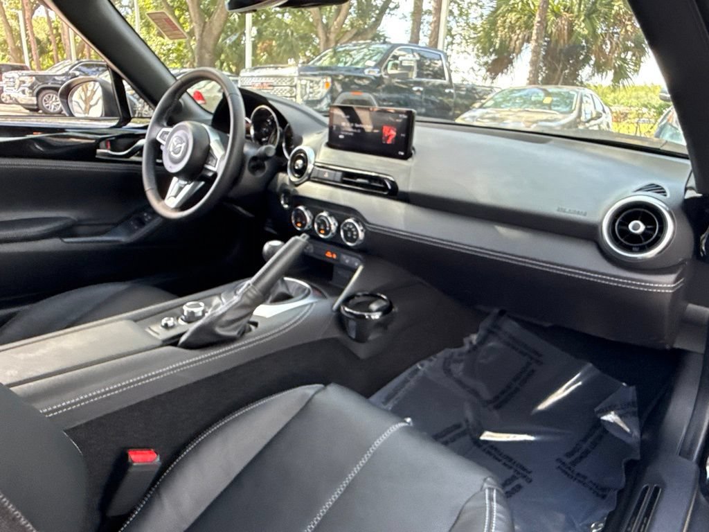 Used 2025 MAZDA MX-5 Miata RF Grand Touring RWD image 17