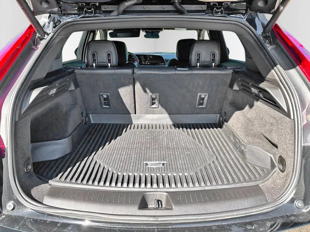 Used 2024 Cadillac XT4 Luxury w/ Cold Weather Package AWD/4WD image 34