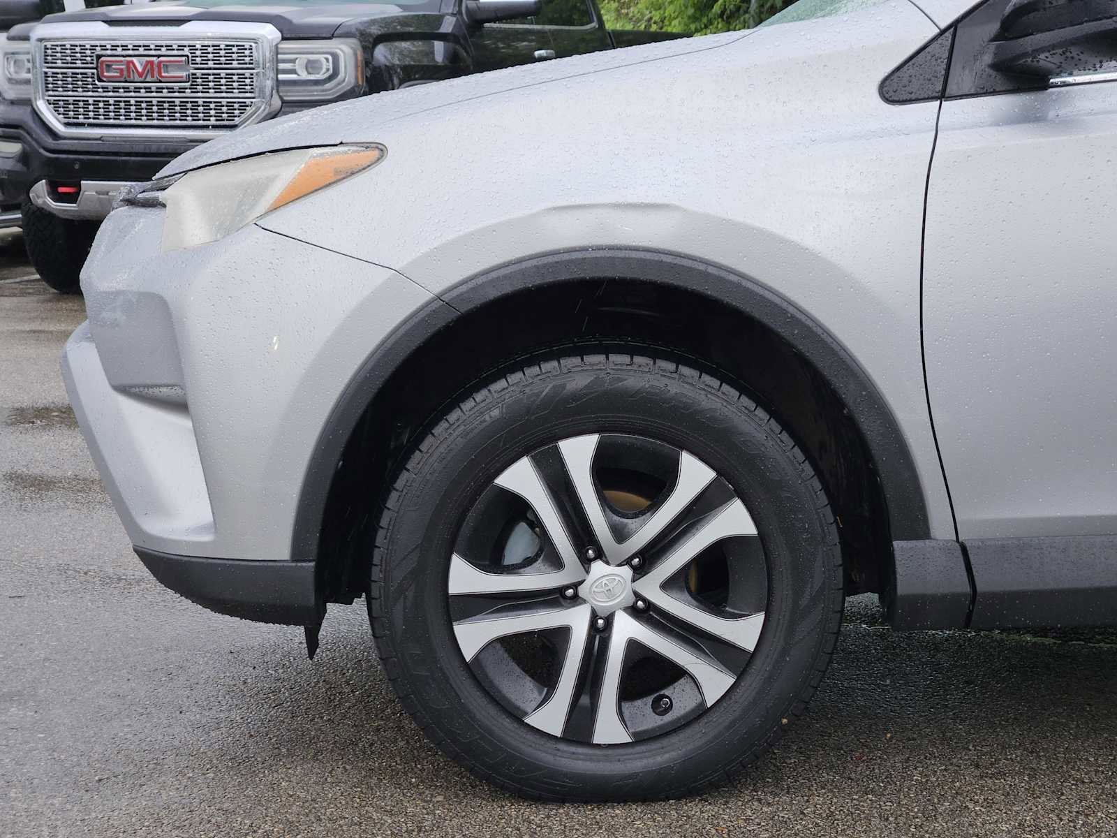 Used 2018 Toyota RAV4 LE image 8