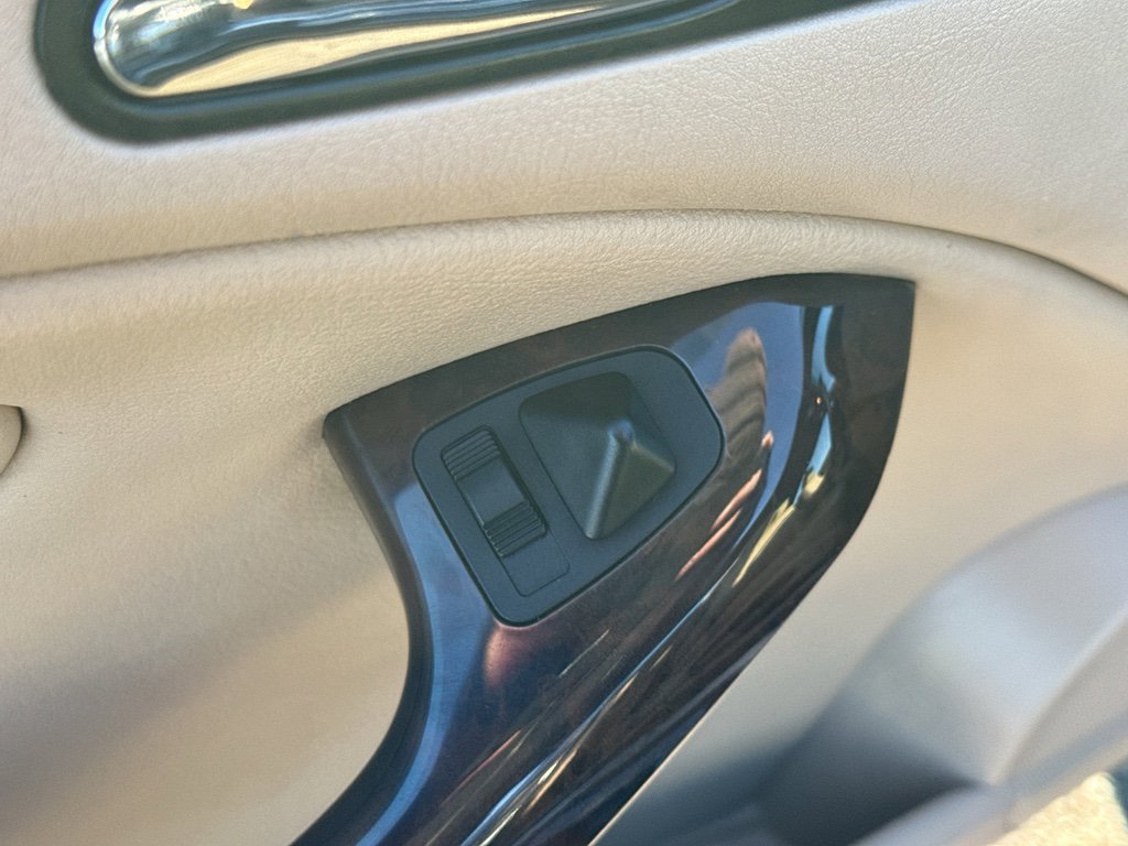 Used 2006 BMW 325Ci Convertible image 12