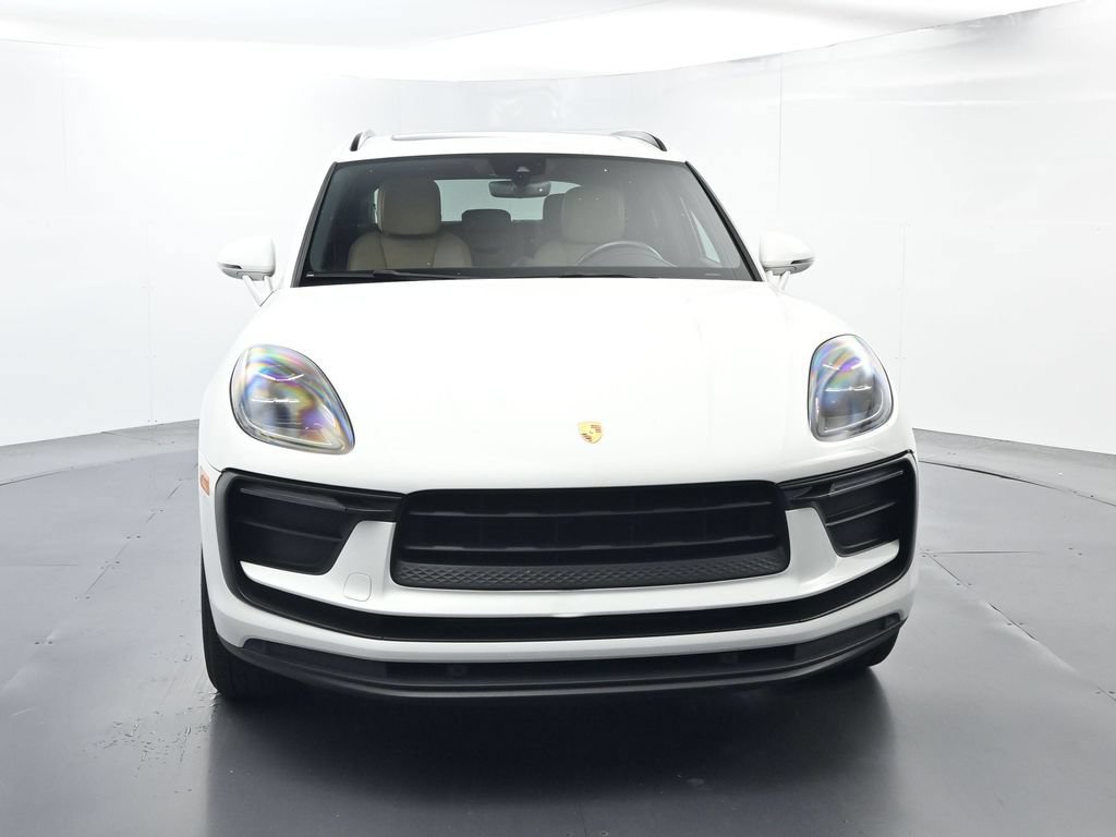 Certified 2022 Porsche Macan AWD/4WD image 18
