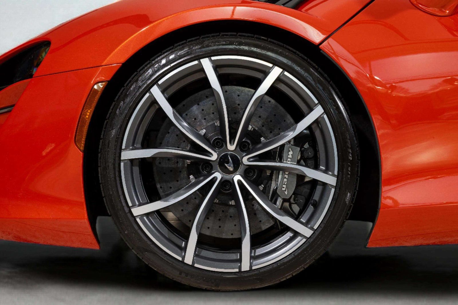 Used 2023 McLaren Artura RWD image 9