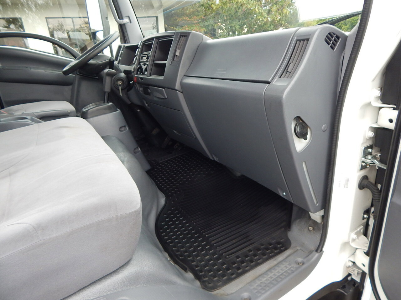 Used 2018 Isuzu NPR image 20