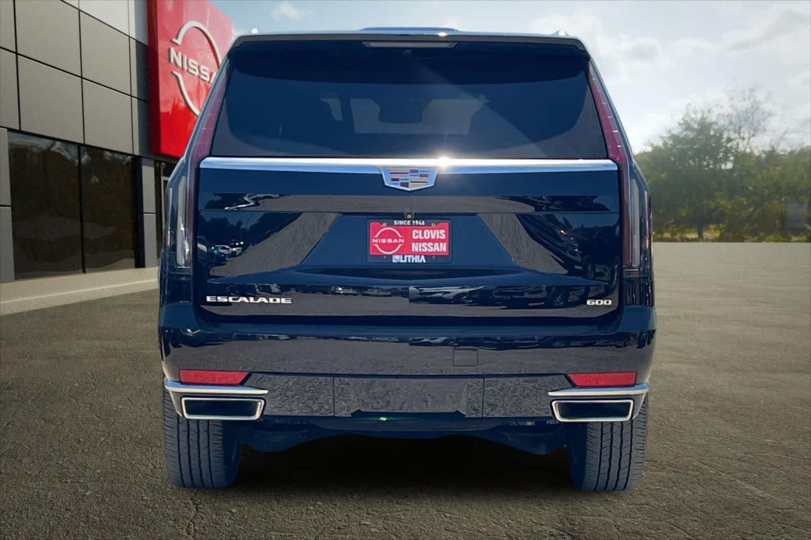 Used 2022 Cadillac Escalade ESV Luxury AWD/4WD image 8