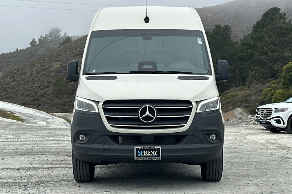 Used 2025 Mercedes-Benz Sprinter 2500 image 9