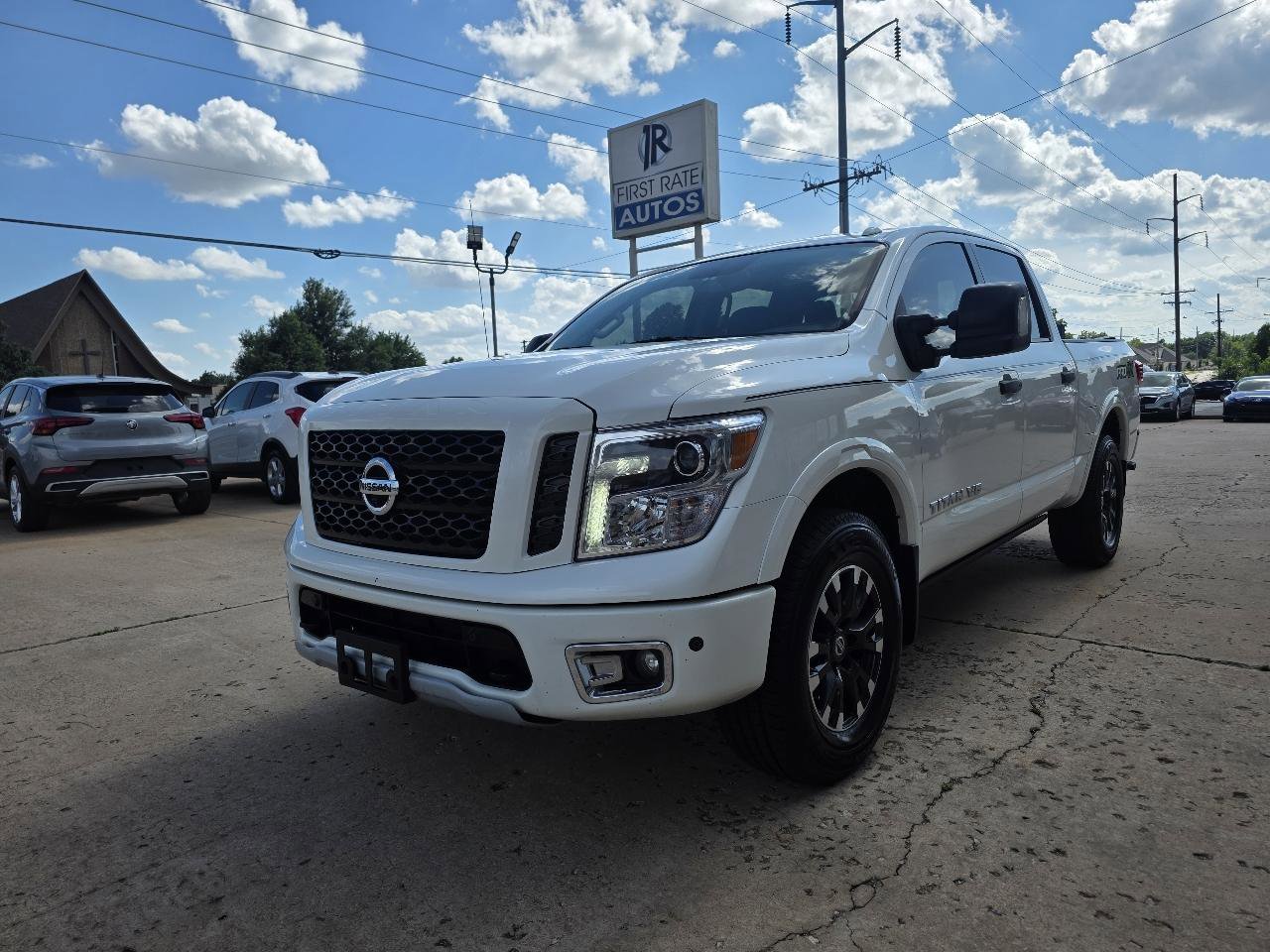 Used 2019 Nissan Titan PRO-4X w/ Pro-4x Convenience Package AWD/4WD image 3