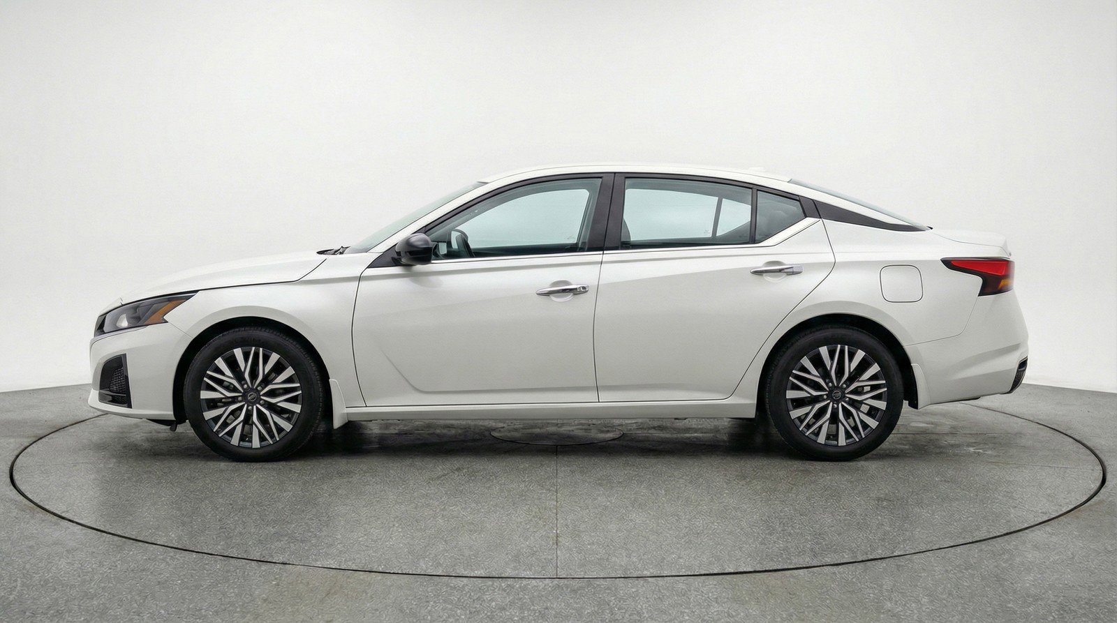 Used 2025 Nissan Altima 2.5 SV image 5
