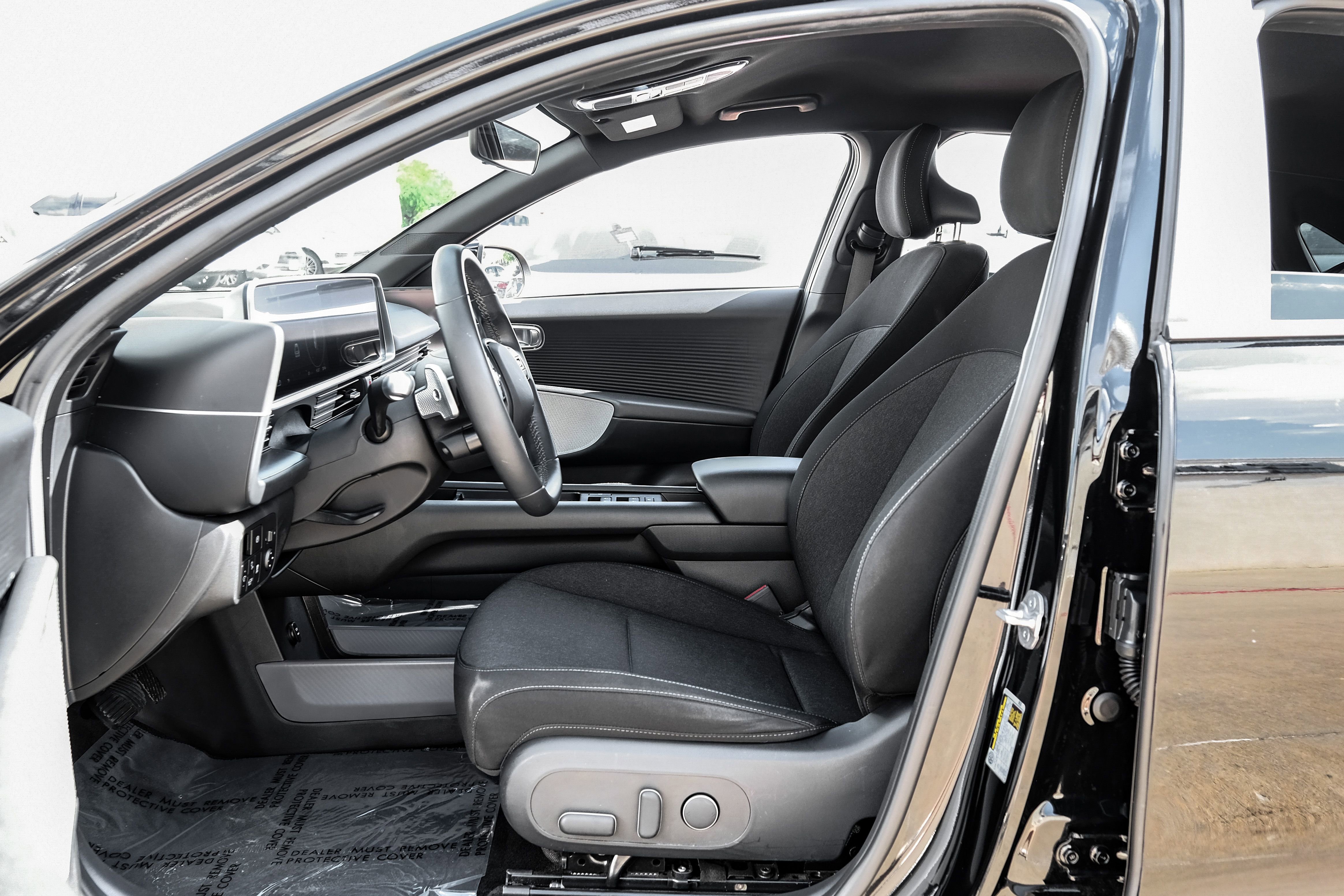 Used 2024 Hyundai Ioniq 6 SE RWD image 3