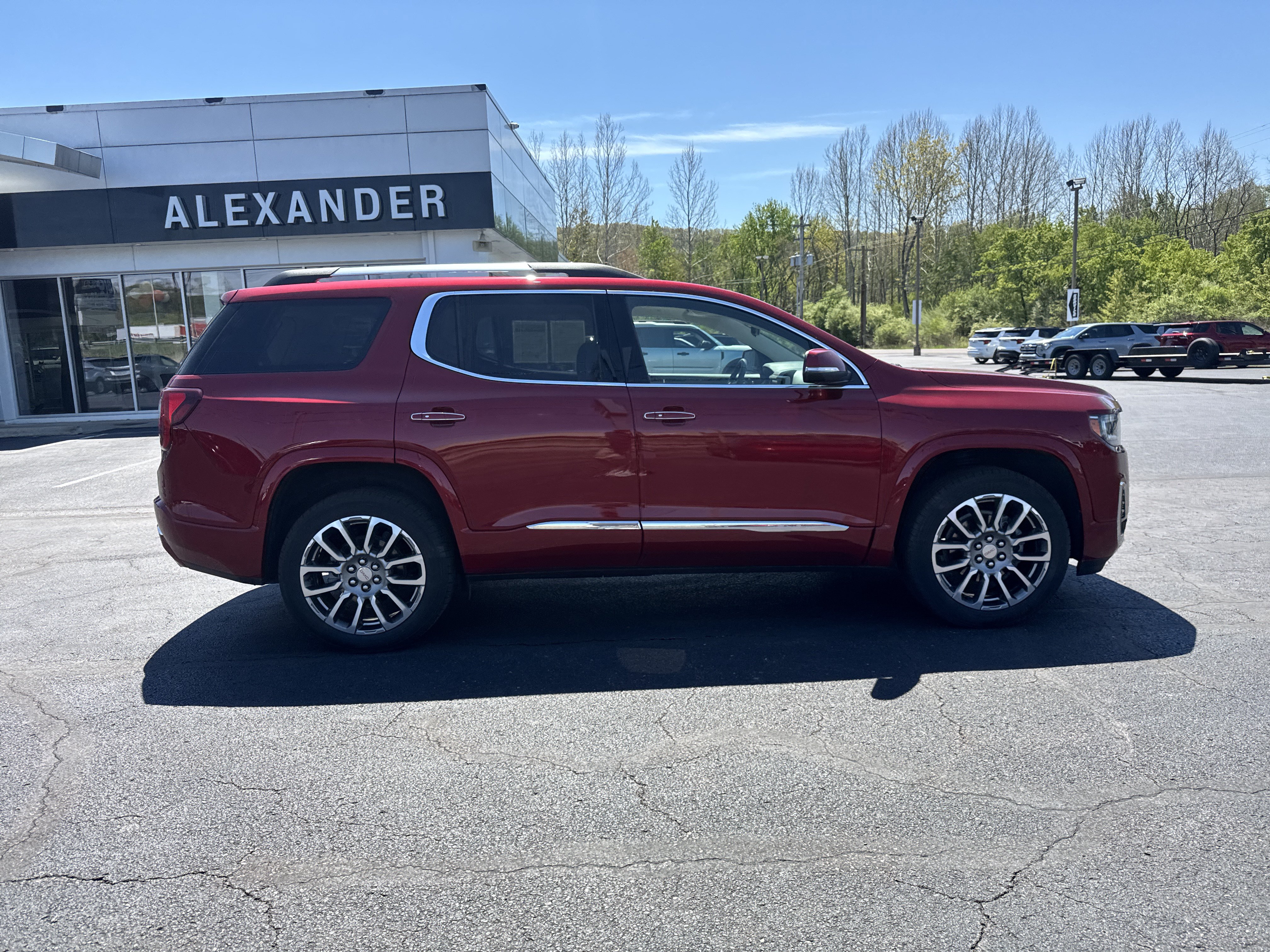Used 2023 GMC Acadia Denali w/ Denali Ultimate Package AWD/4WD image 3