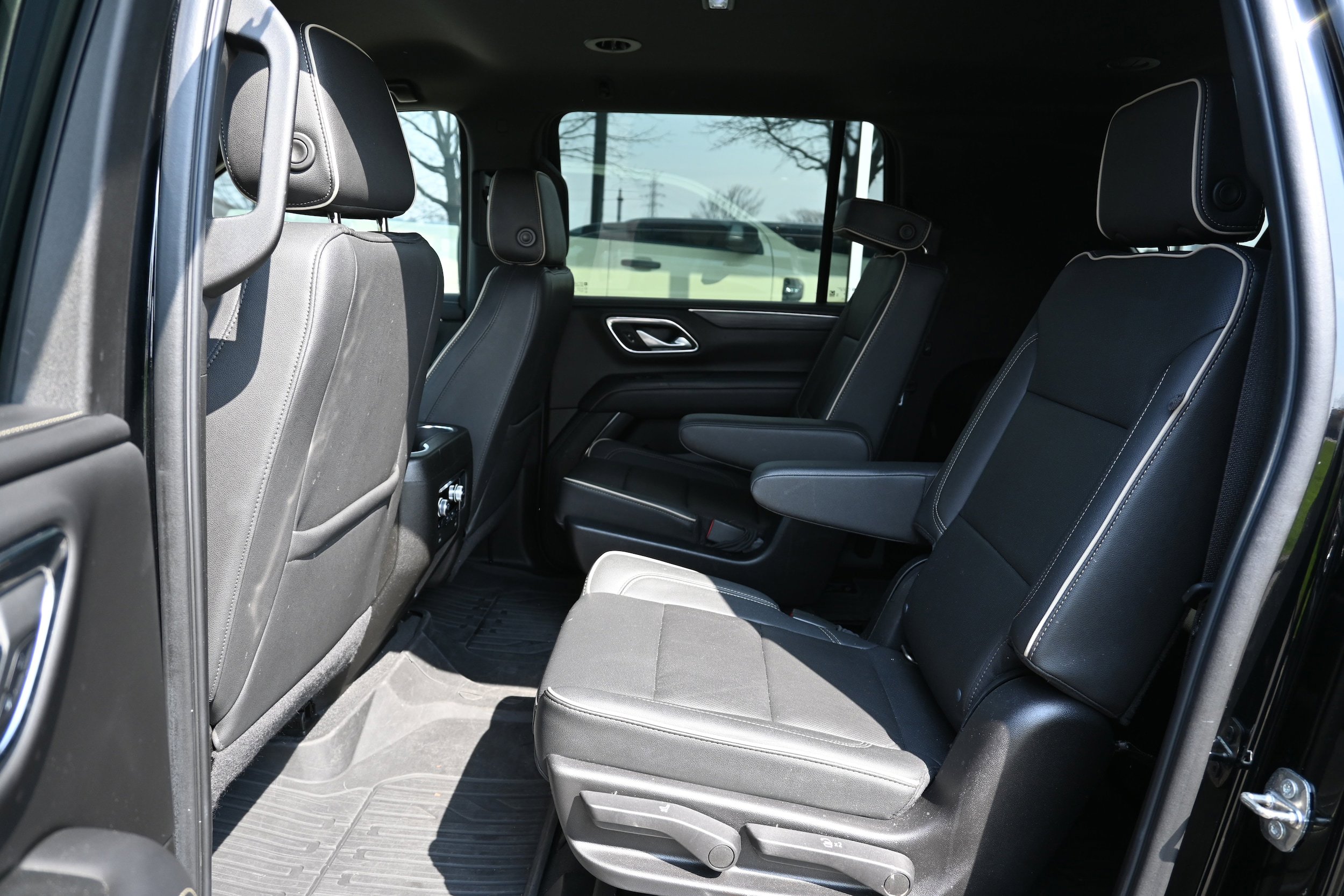 Used 2022 GMC Yukon XL SLT w/ SLT Luxury Package AWD/4WD image 6