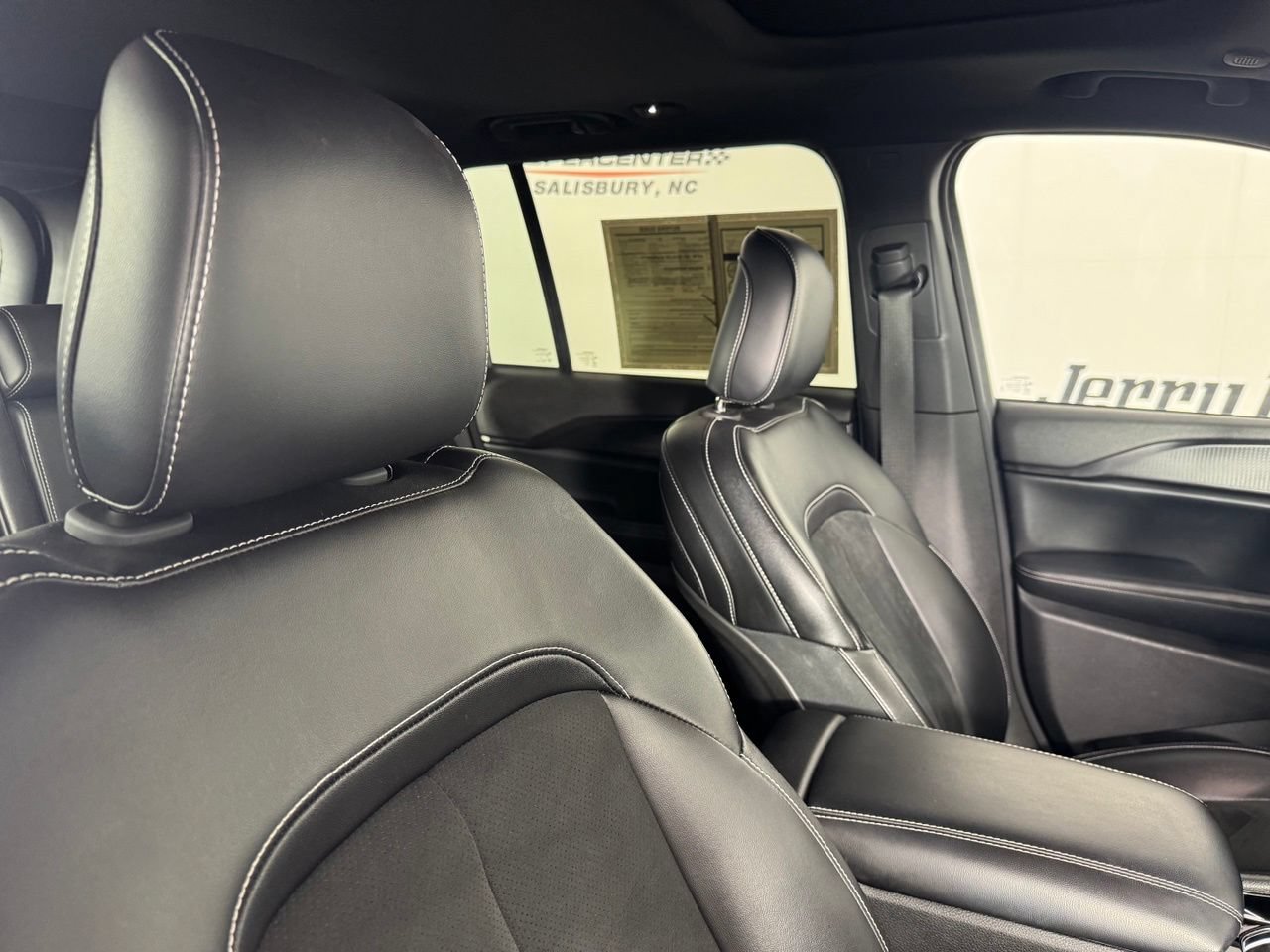 Used 2023 Jeep Grand Cherokee Altitude RWD image 44