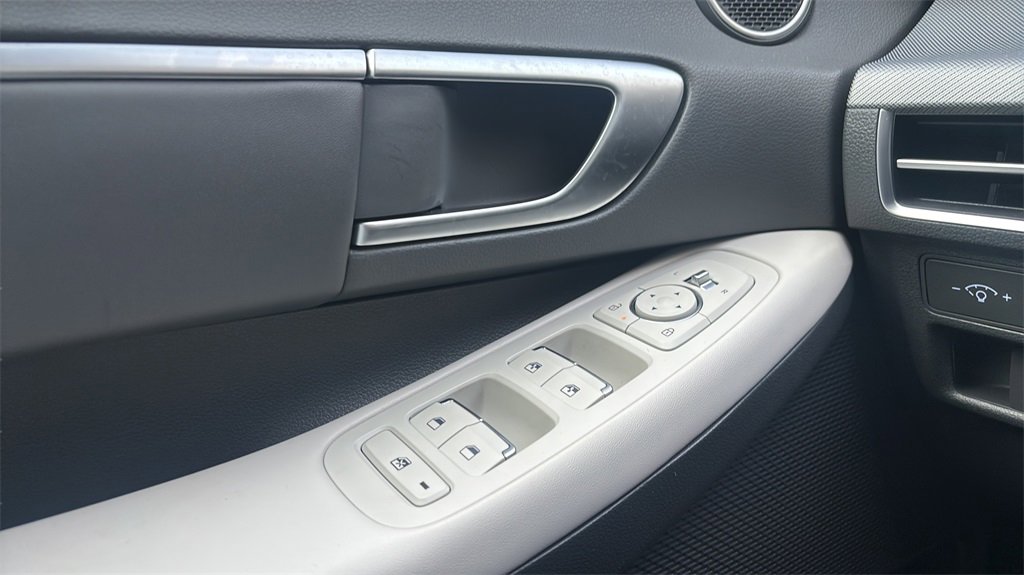Certified 2025 Hyundai Sonata SEL image 18