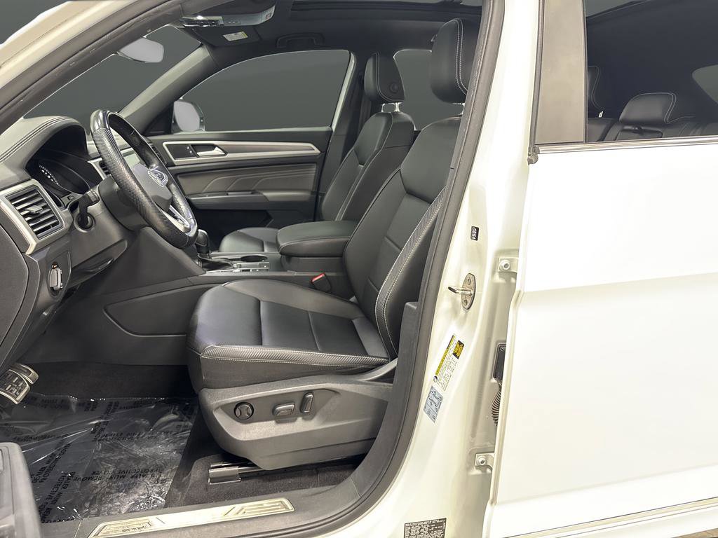 Used 2021 Volkswagen Atlas Cross Sport SE w/ Panoramic Sunroof Package image 4