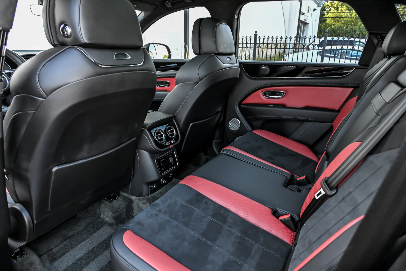 Certified 2022 Bentley Bentayga AWD/4WD image 24