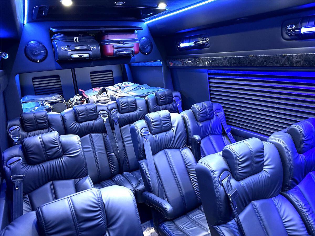 Used 2024 Mercedes-Benz Sprinter 3500 image 3