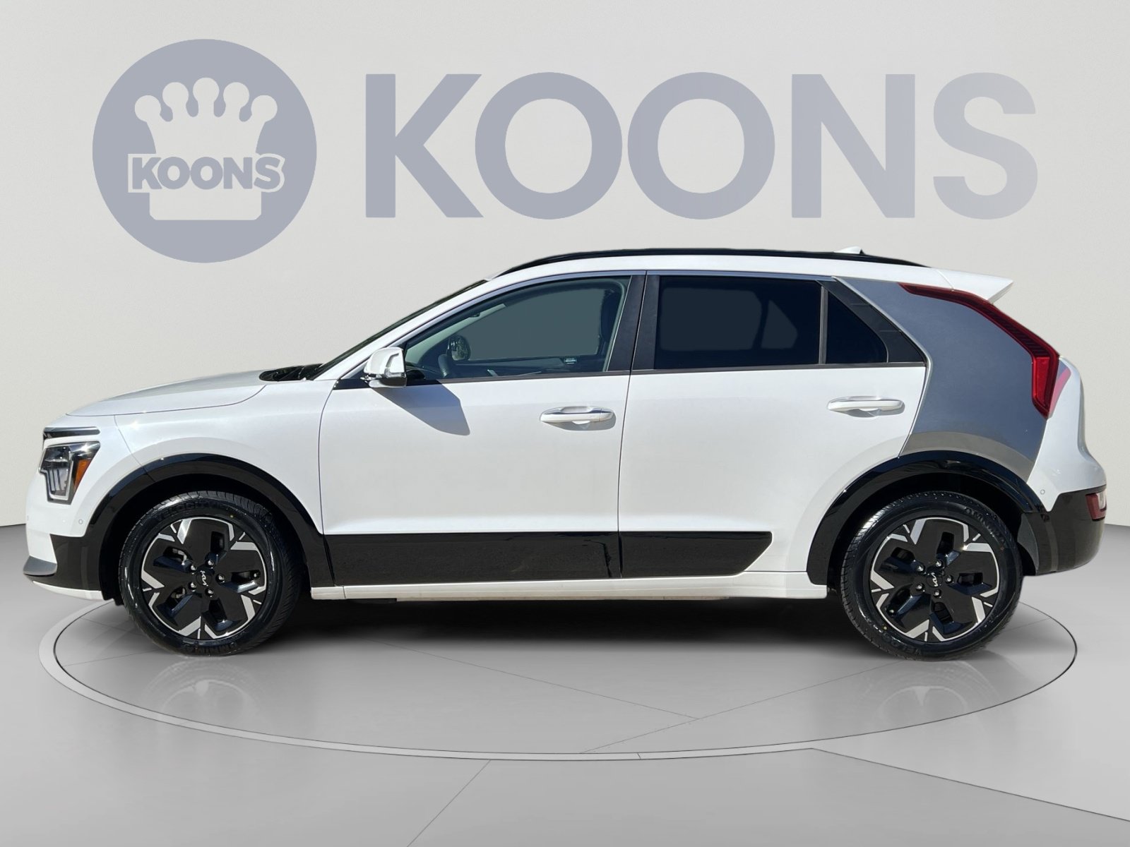 Used 2023 Kia Niro Wave w/ Wave Preserve Package FWD image 2