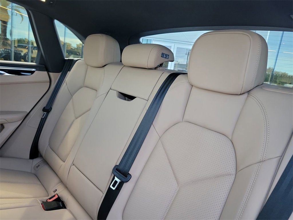 Used 2024 Porsche Macan image 15