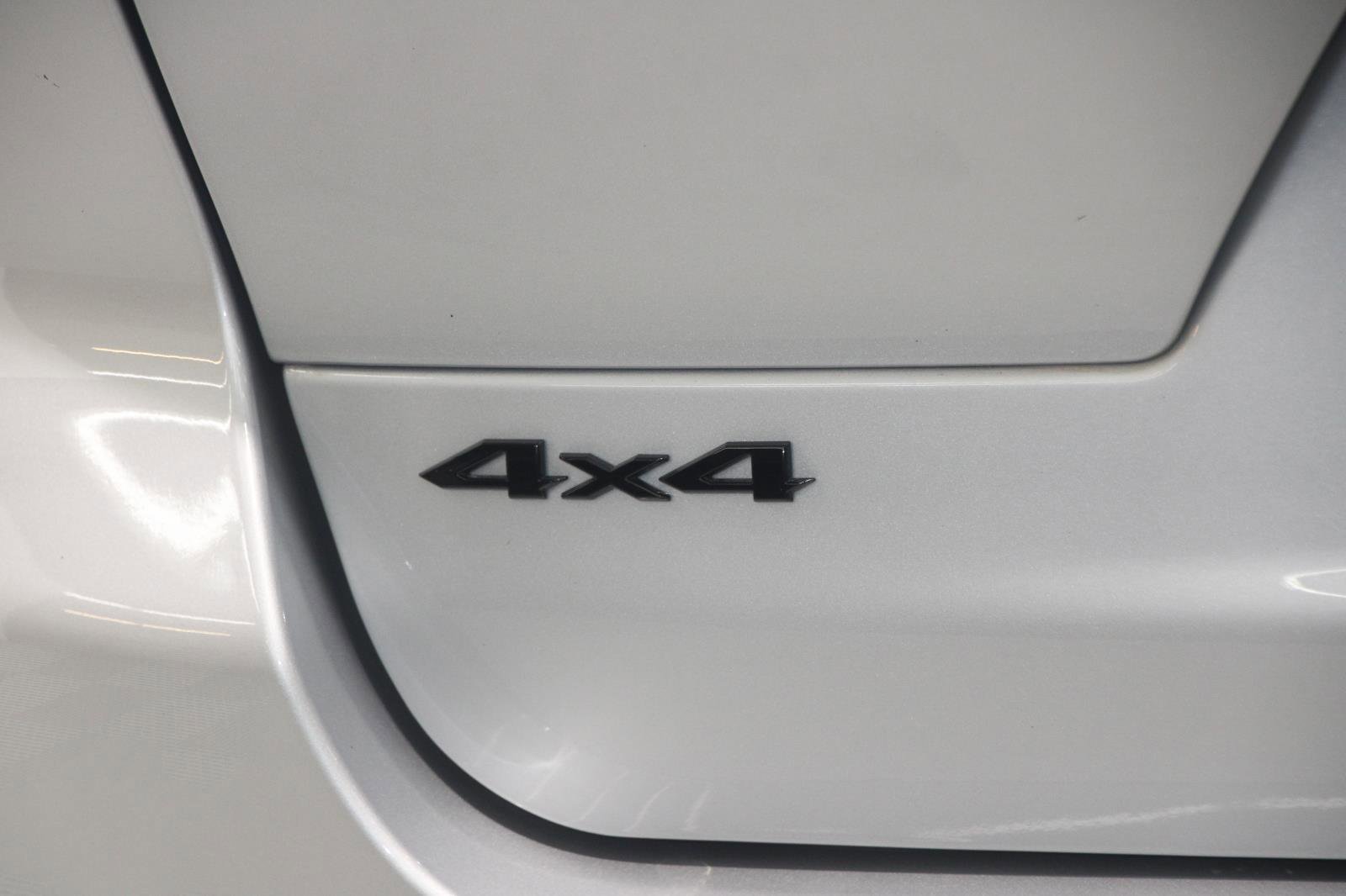 Used 2024 Jeep Grand Cherokee L Laredo image 6