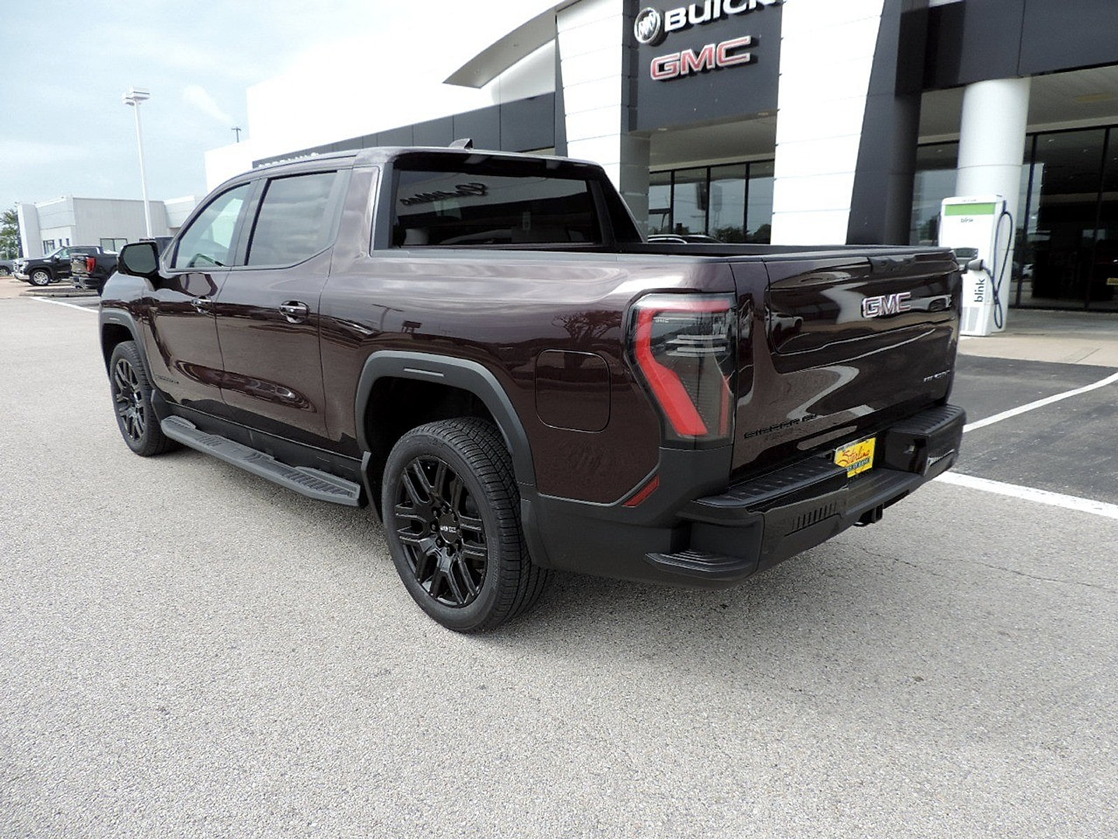 New 2026 GMC Sierra EV Elevation w/ LPO, Elevation Dark Package AWD/4WD image 7