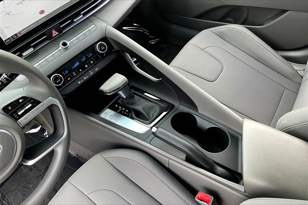 Used 2024 Hyundai Elantra SEL image 15