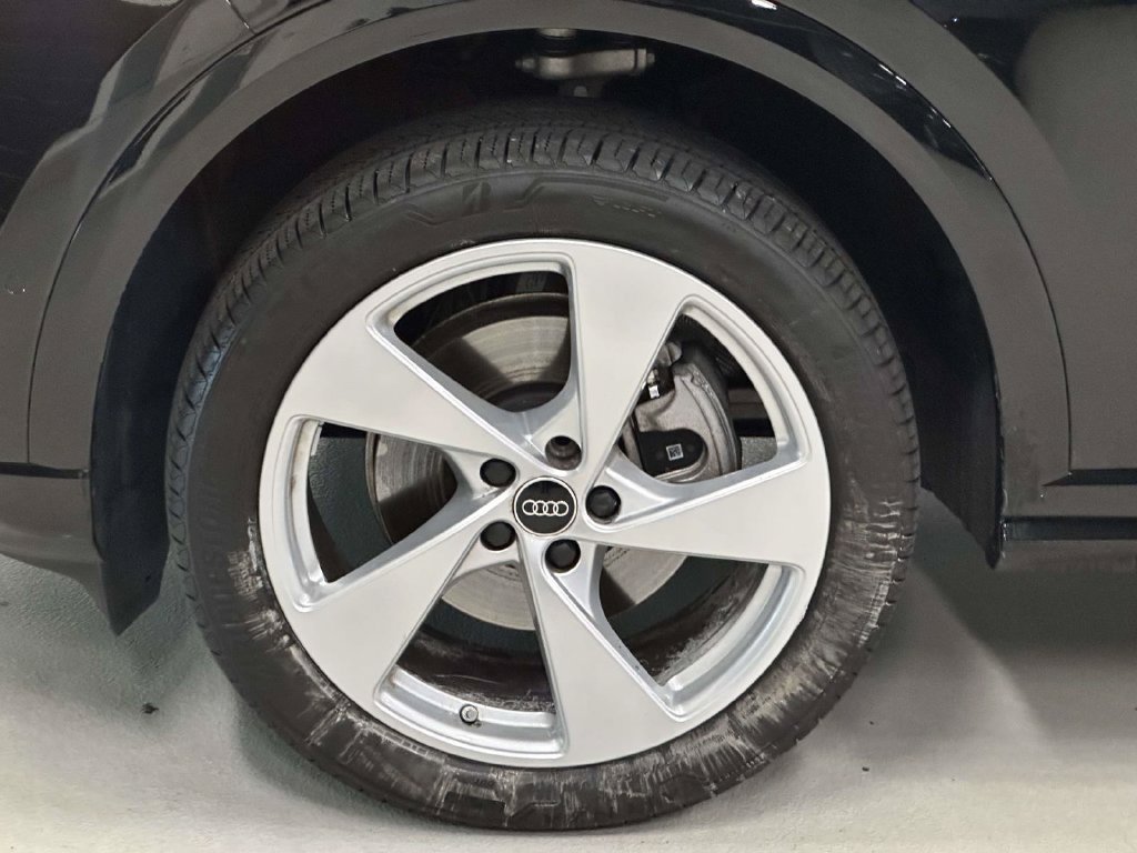 Used 2025 Audi Q5 Premium Plus w/ Premium Plus AWD/4WD image 9