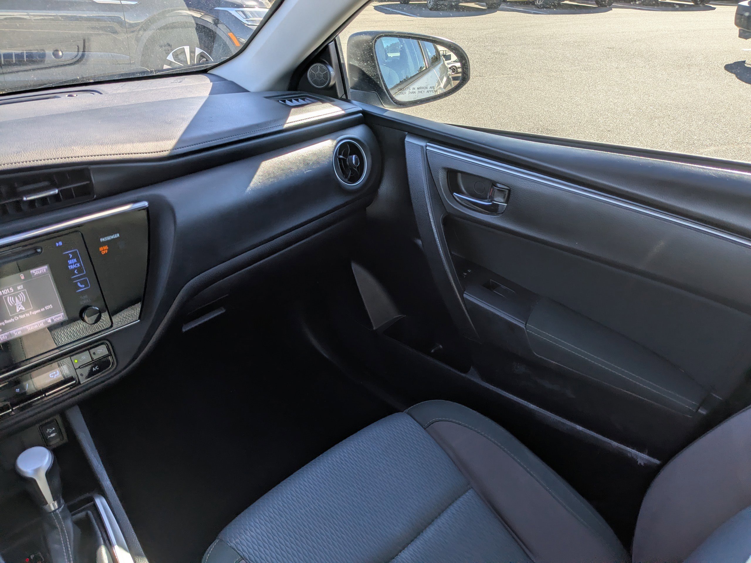 Used 2017 Toyota Corolla LE image 15