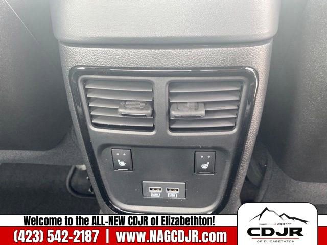 New 2023 Chrysler 300 S w/ Comfort Group image 19