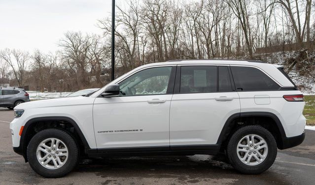 Used 2023 Jeep Grand Cherokee Laredo AWD/4WD image 9