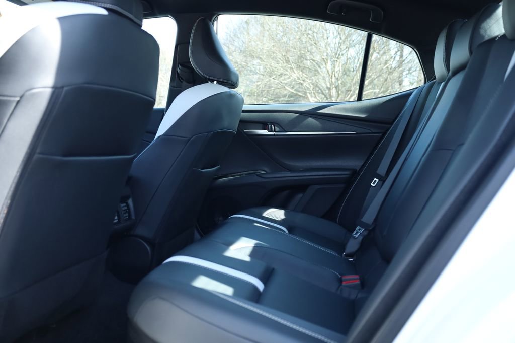 Used 2025 Toyota Camry SE image 12