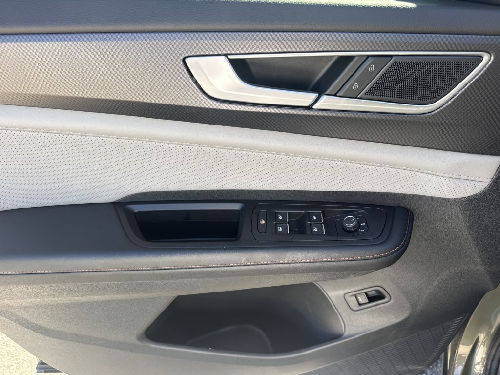 Used 2024 Volkswagen Atlas Peak Edition SE AWD/4WD image 10