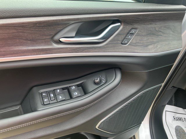 New 2025 Jeep Grand Cherokee Limited w/ Trailer Tow Package image 10