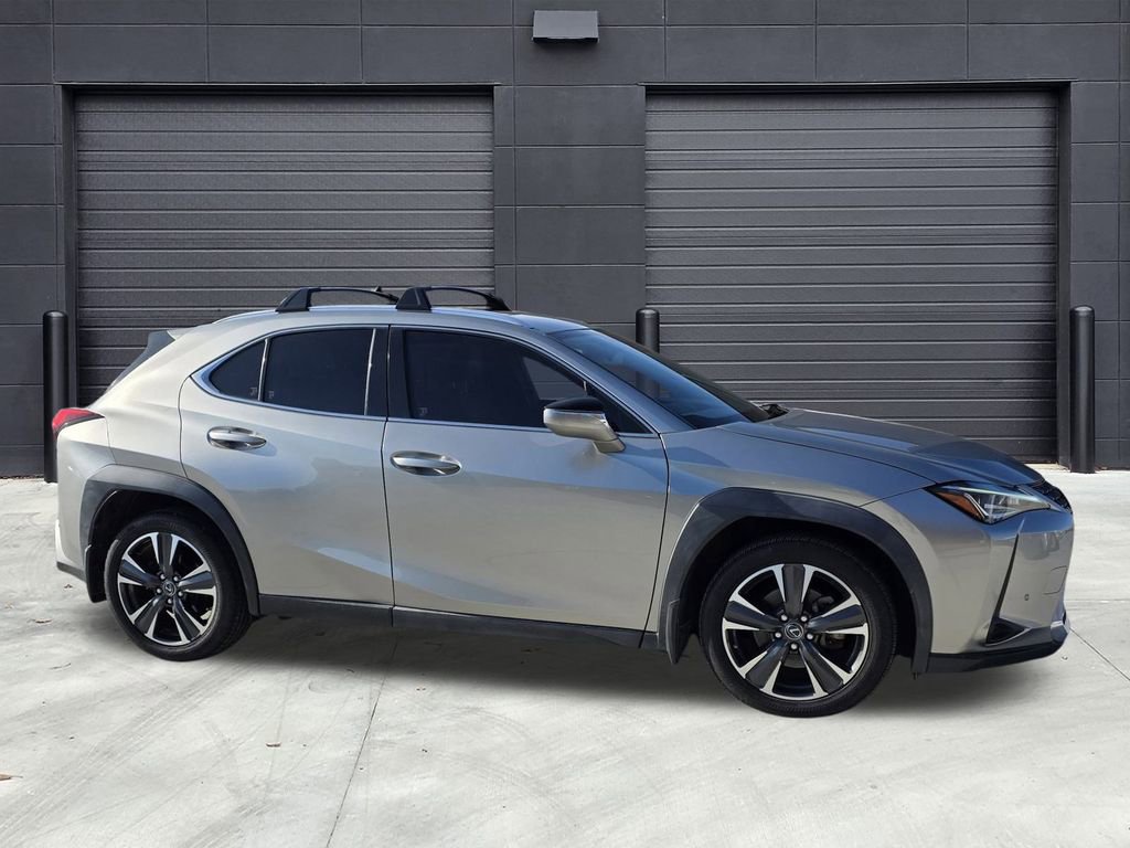 Used 2019 Lexus UX 200 w/ Premium Package image 4